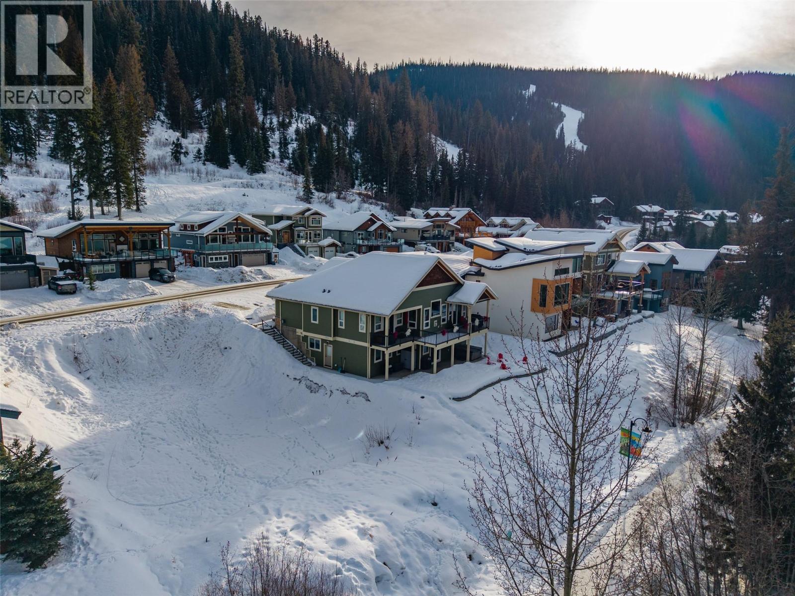 2444 FAIRWAYS DRIVE - 21