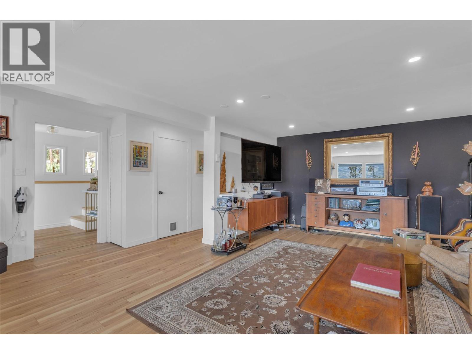 3991 Desert Pines Avenue, Peachland