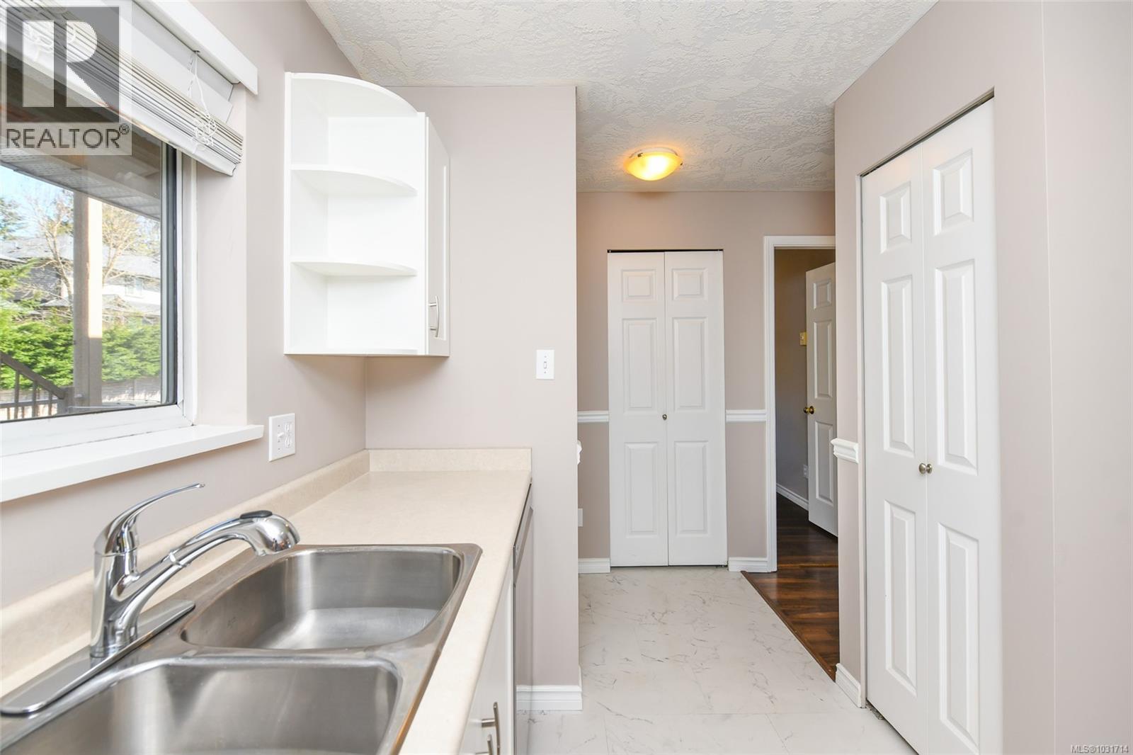 #205 4692 ALDERWOOD PL - 12