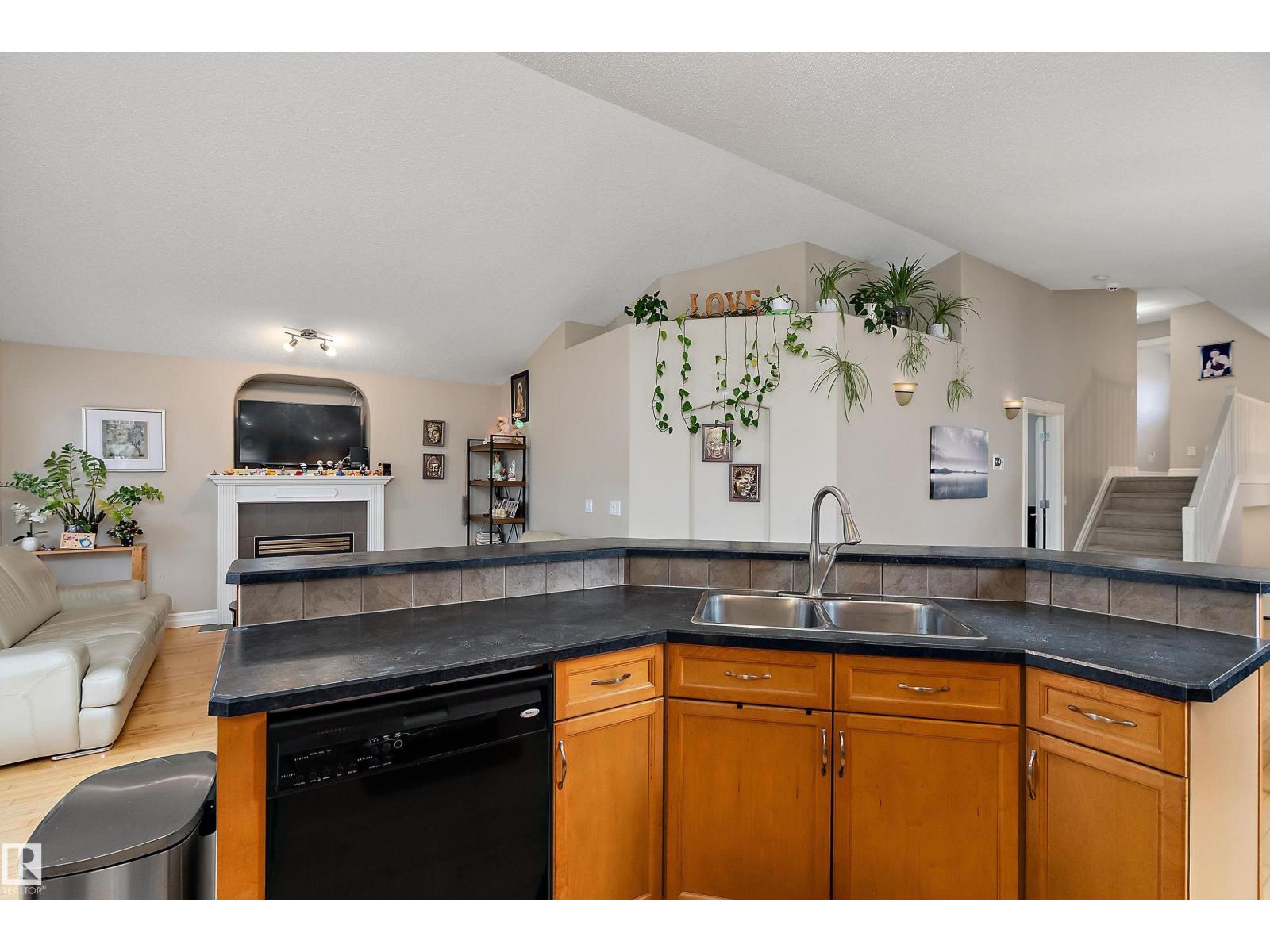 16748 118 ST NW - 14