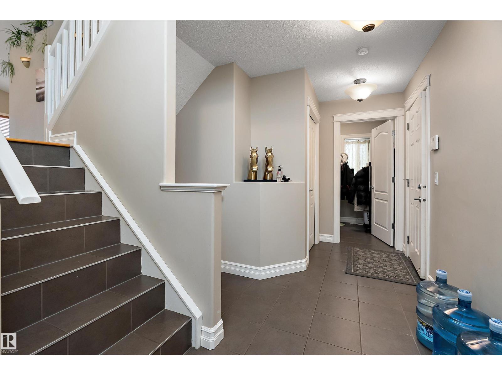 16748 118 ST NW - 4