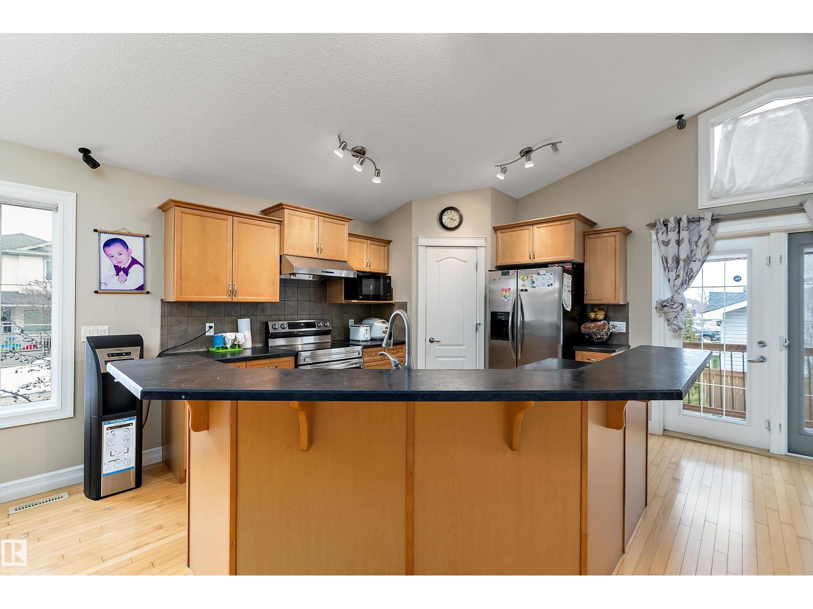 16748 118 ST NW - 8