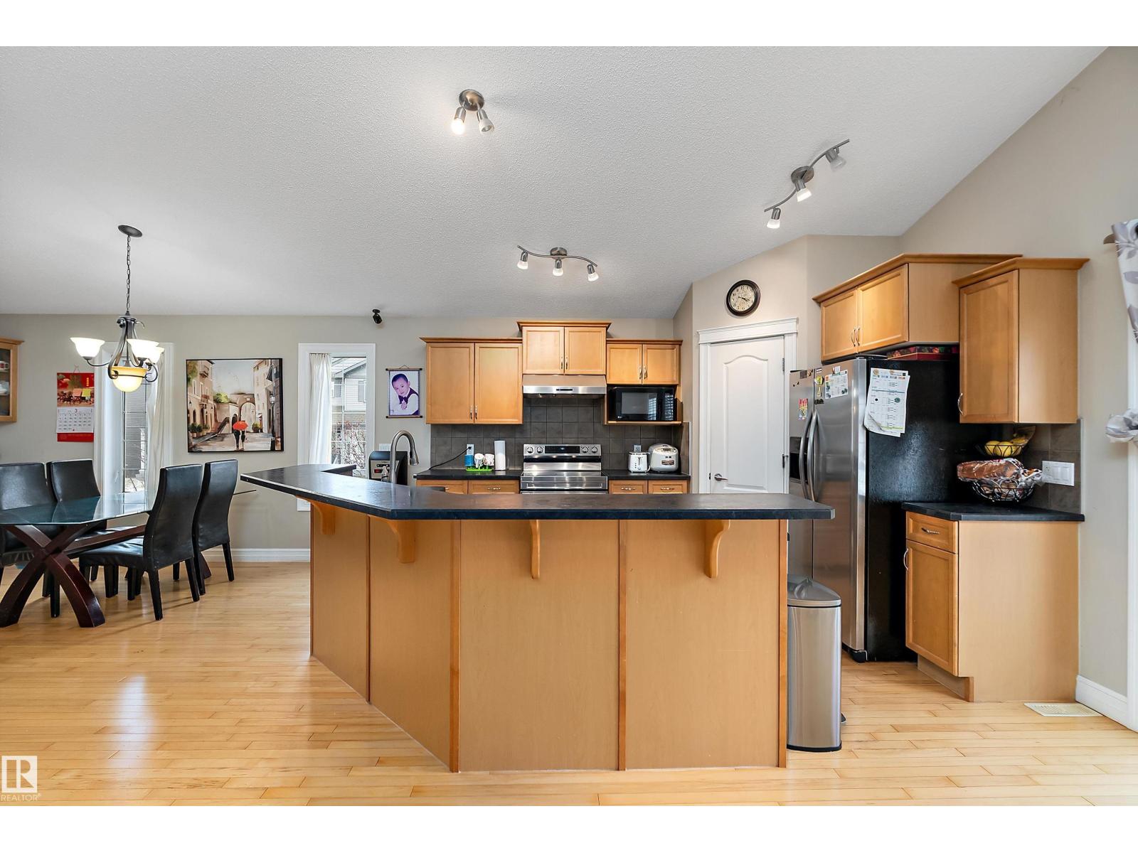 16748 118 ST NW - 9