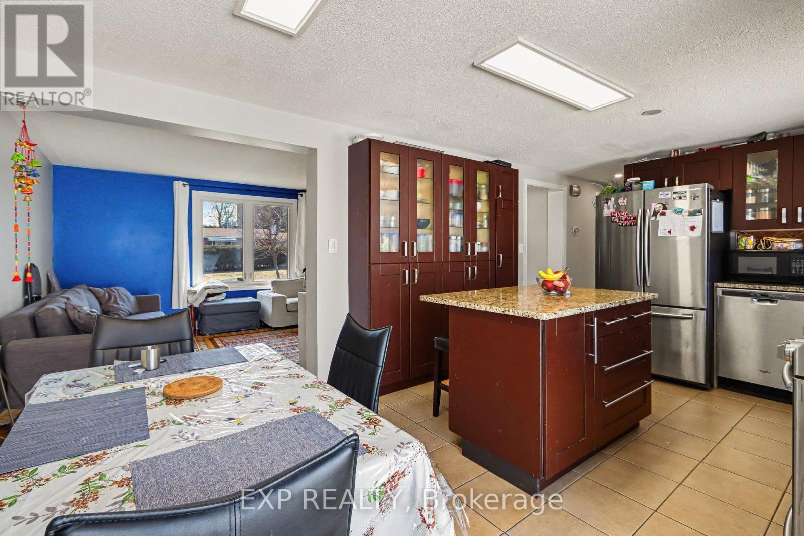 2 FOLKSTONE COURT - 7