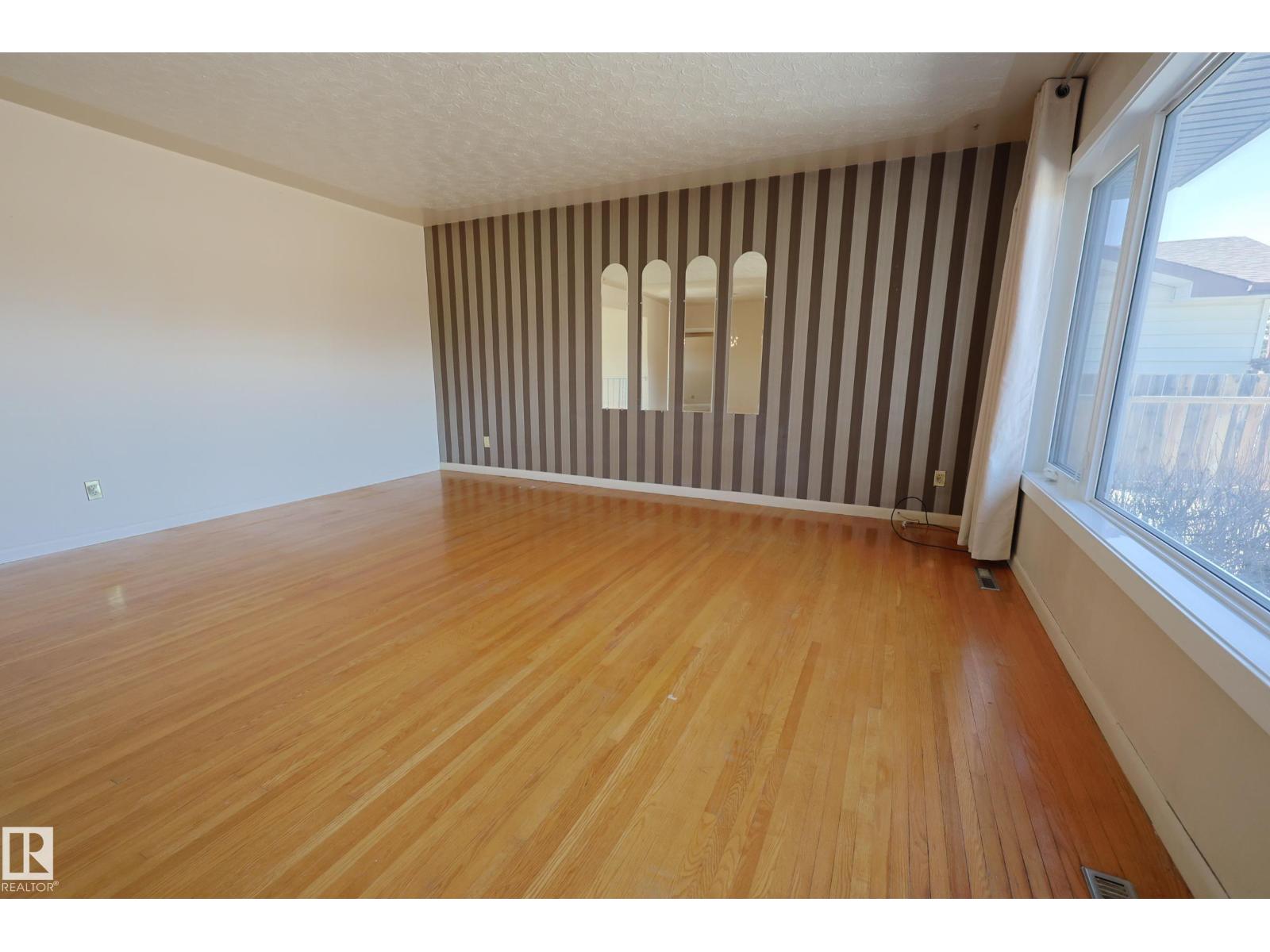 15725 95 AV NW, Edmonton