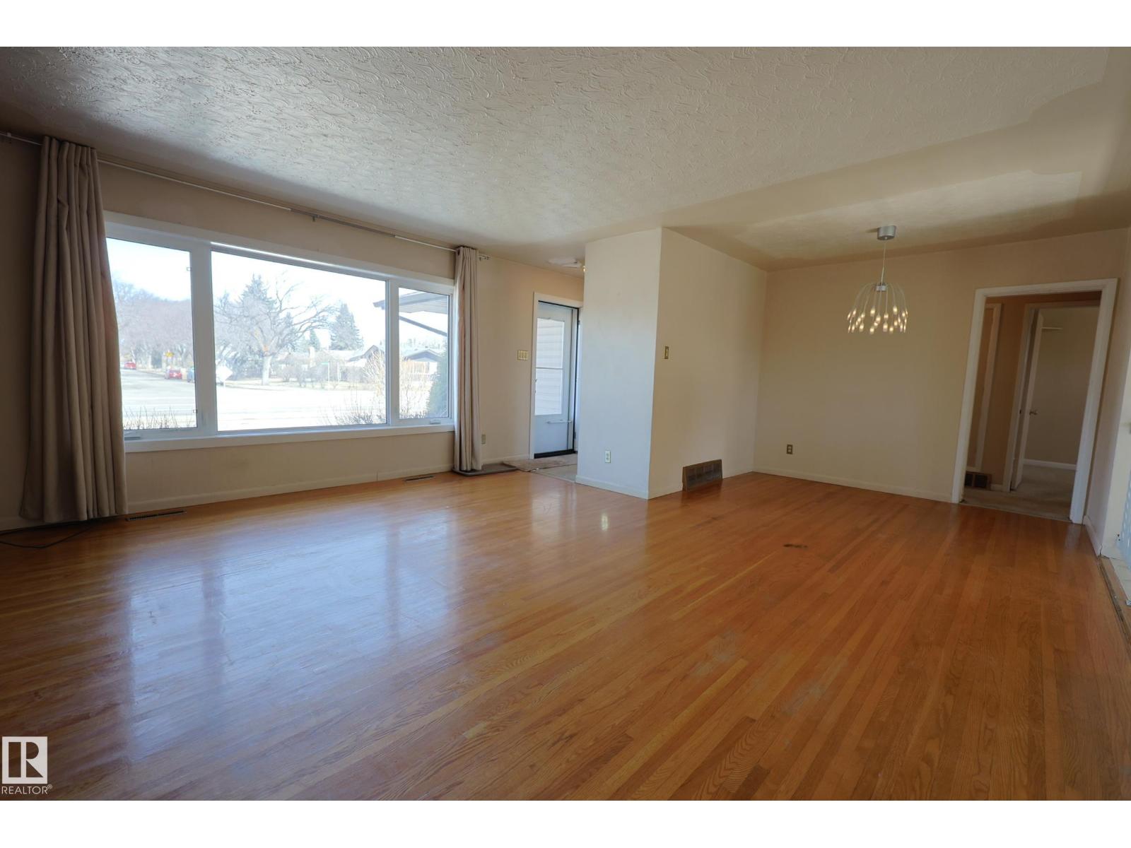 15725 95 AV NW, Edmonton