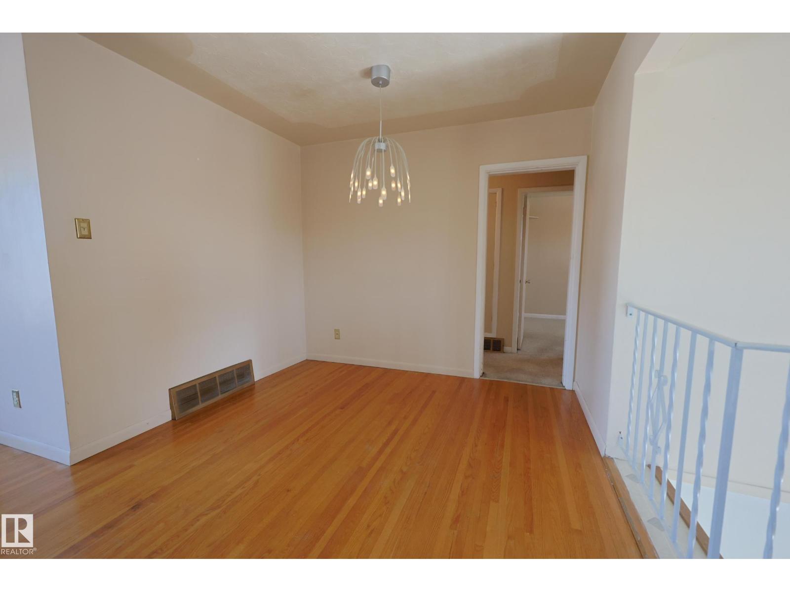 15725 95 AV NW, Edmonton