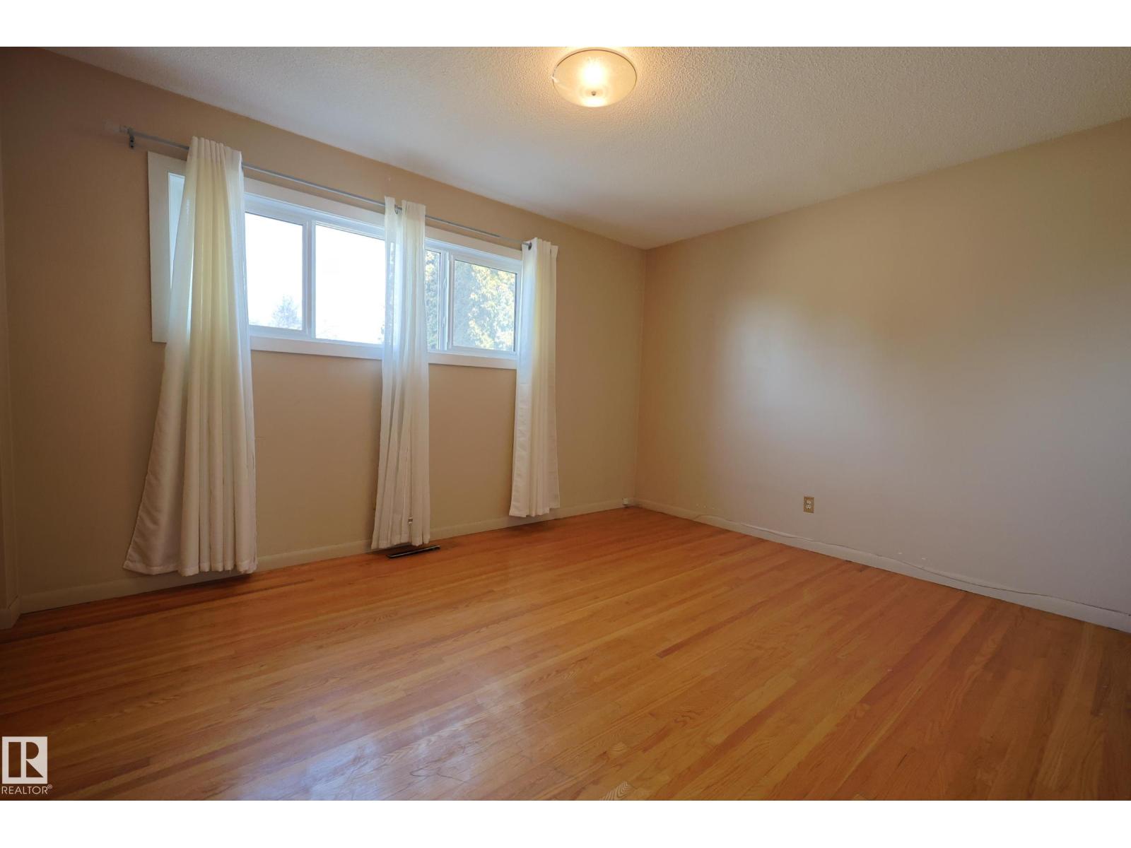 15725 95 AV NW, Edmonton