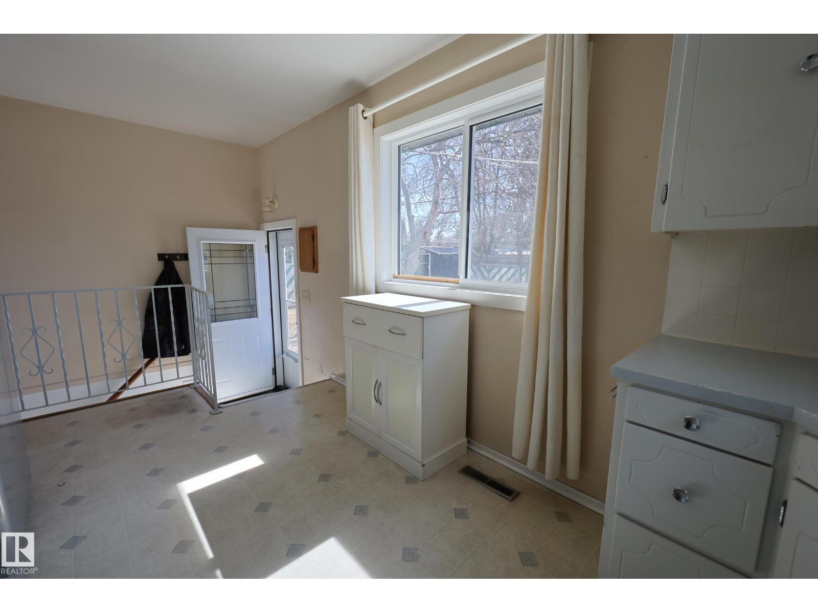 15725 95 AV NW, Edmonton