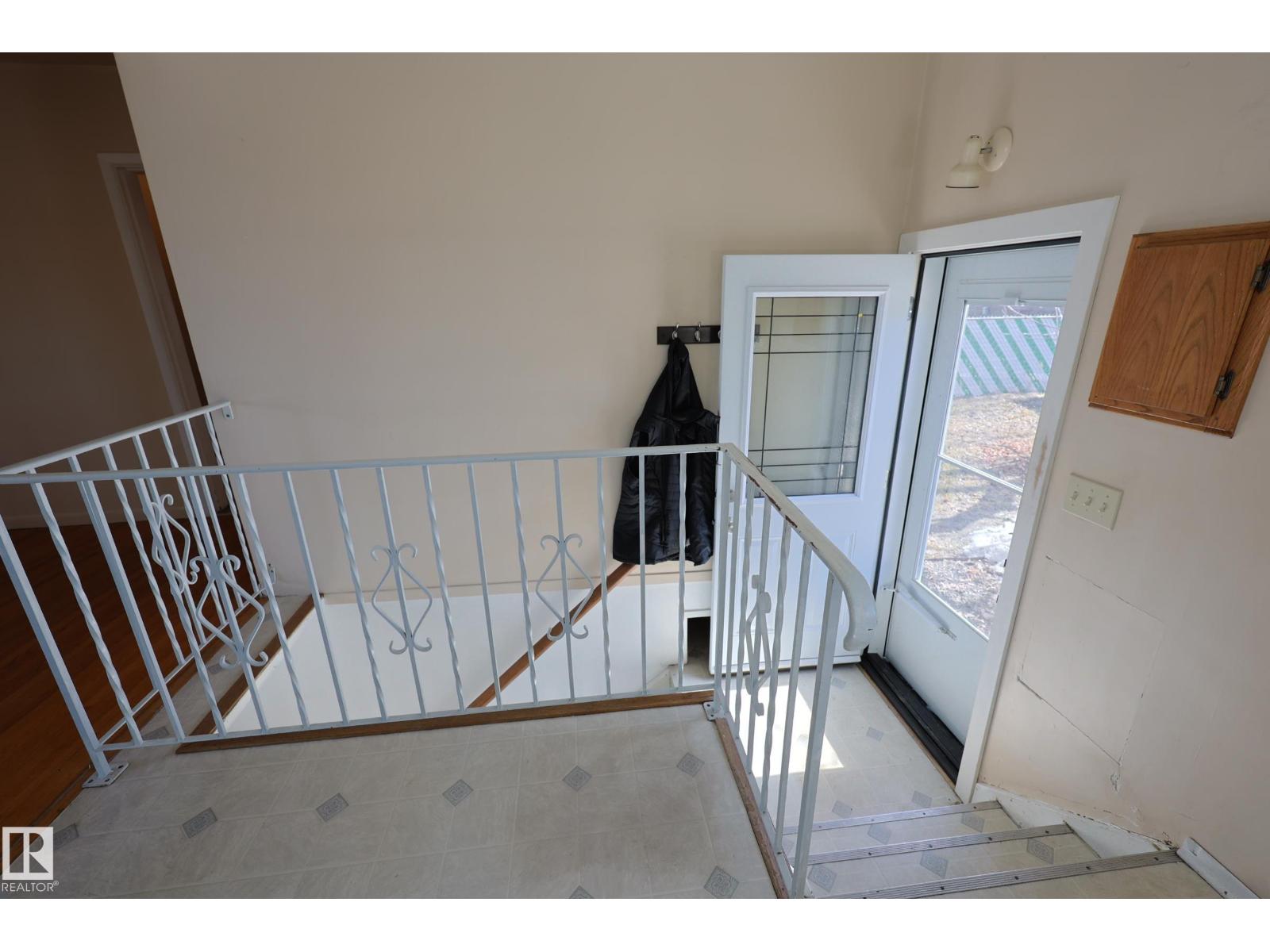 15725 95 AV NW, Edmonton