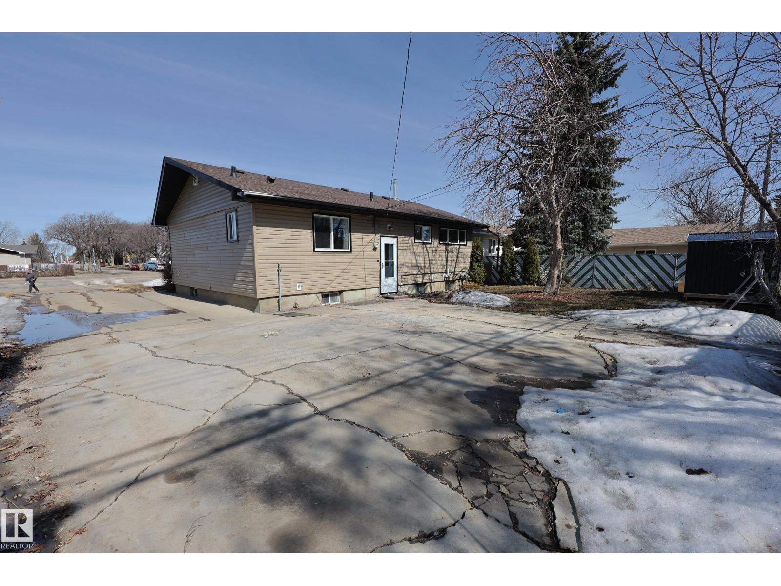 15725 95 AV NW, Edmonton