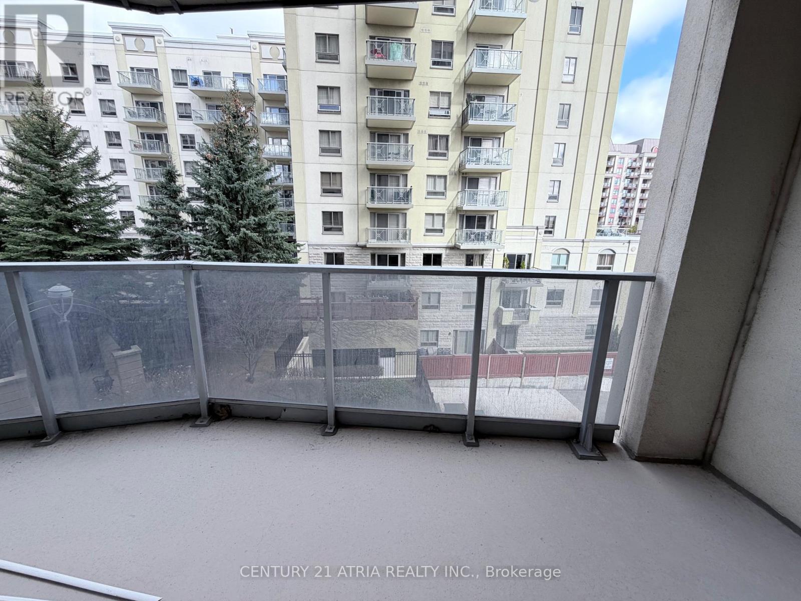 #303 8 REAN DRIVE - 14