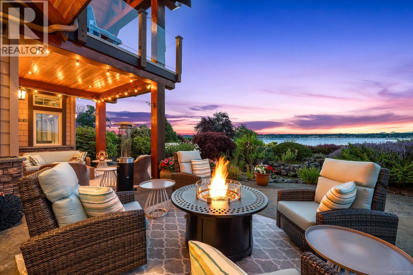 3943-3941 MARINE DR - 3