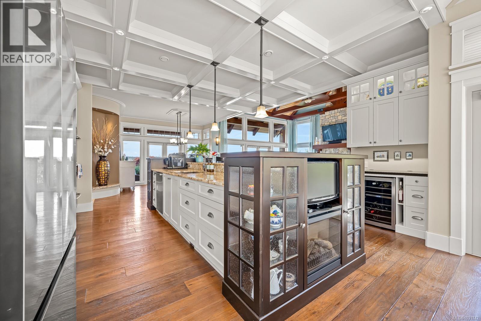 3943-3941 MARINE DR - 33