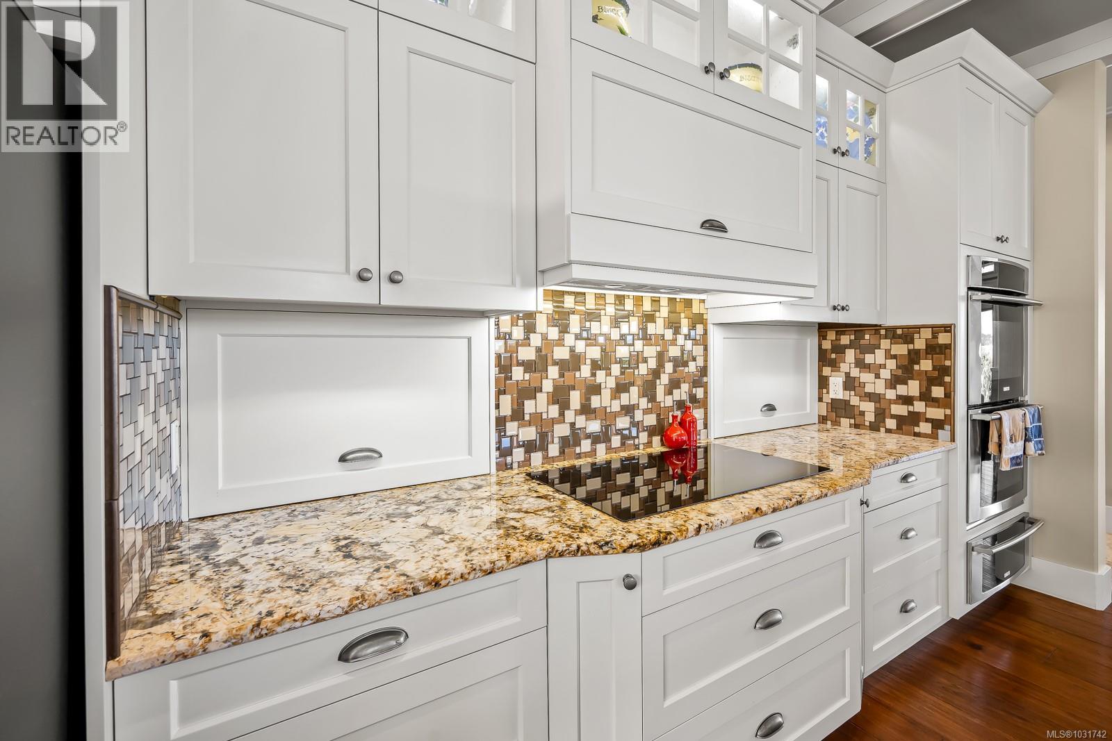 3943-3941 MARINE DR - 34