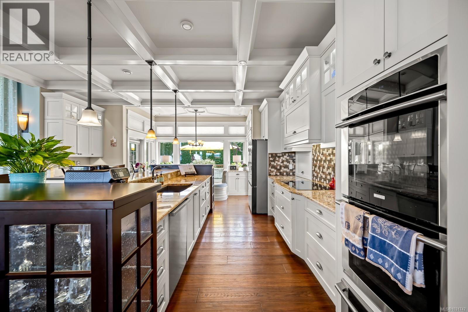 3943-3941 MARINE DR - 35