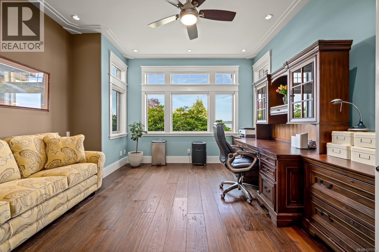 3943-3941 MARINE DR - 39