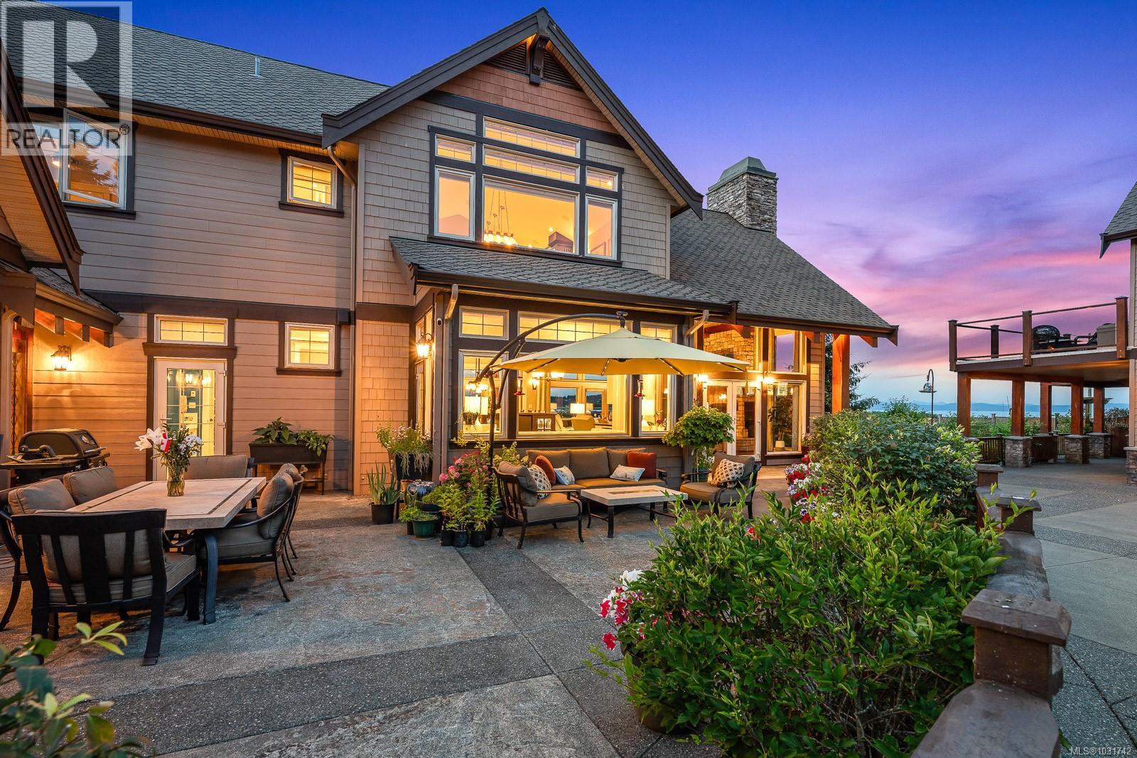 3943-3941 Marine Dr - 5