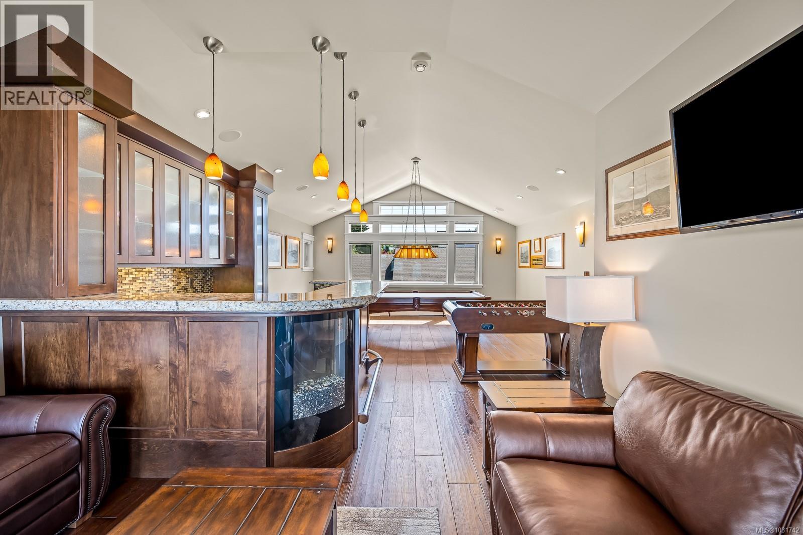 3943-3941 MARINE DR - 59