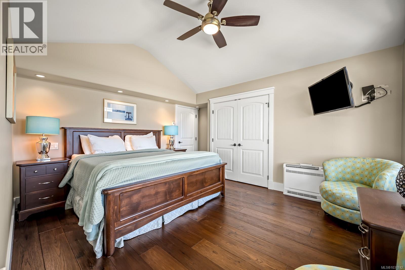 3943-3941 Marine Dr - 64