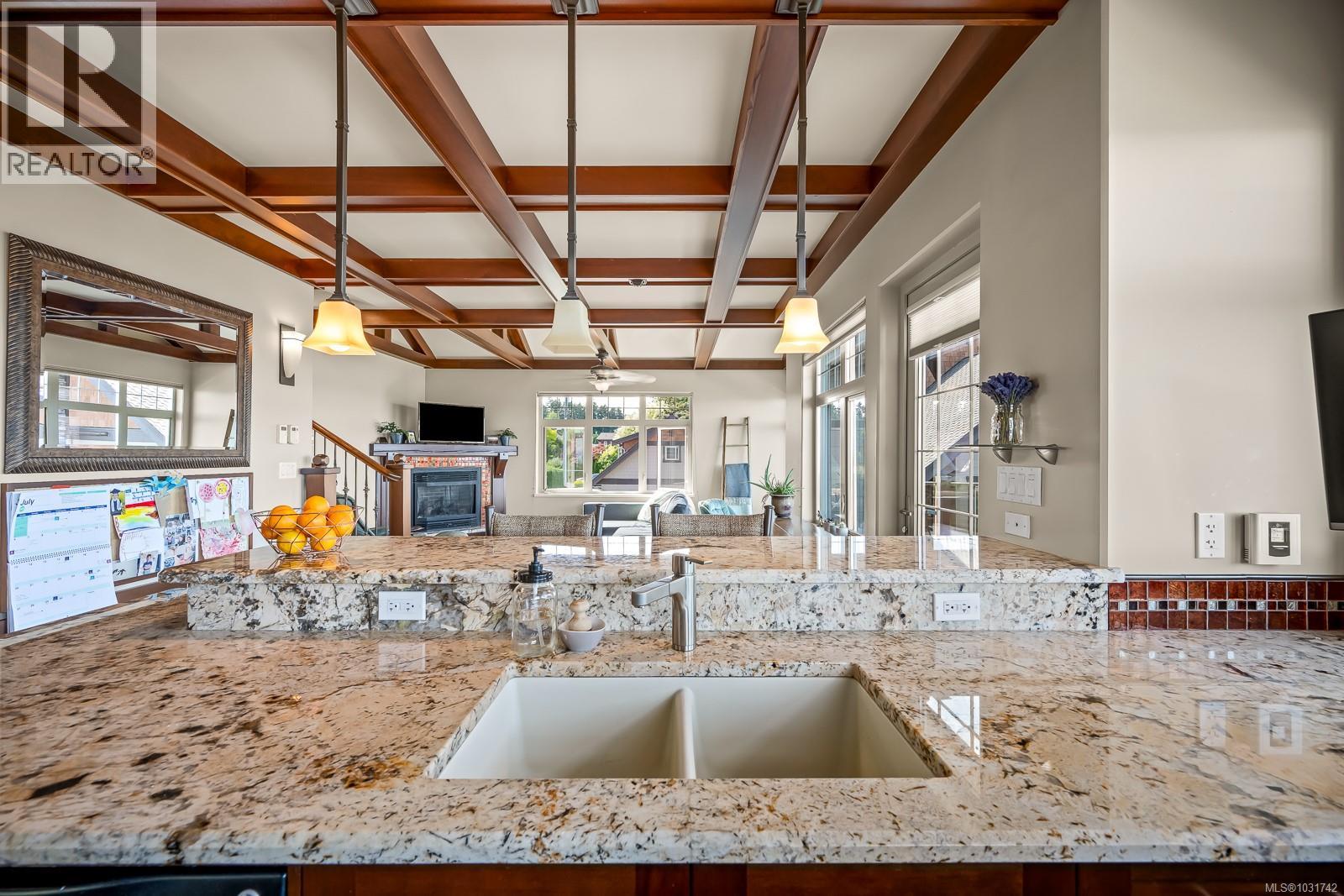 3943-3941 MARINE DR - 77