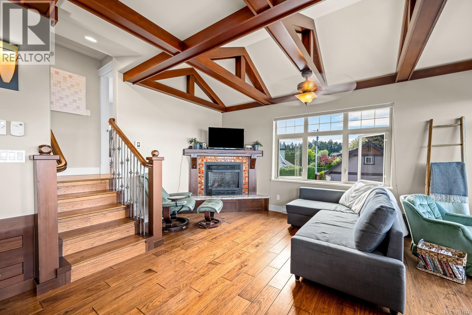 3943-3941 MARINE DR - 82