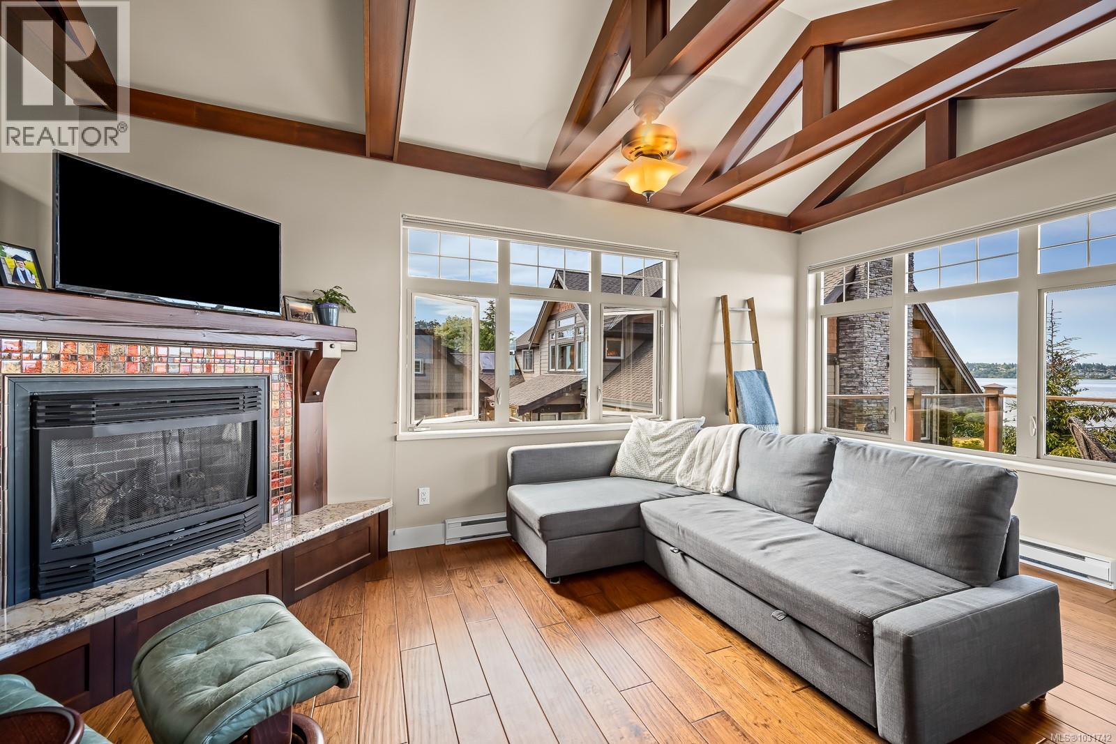 3943-3941 Marine Dr - 84