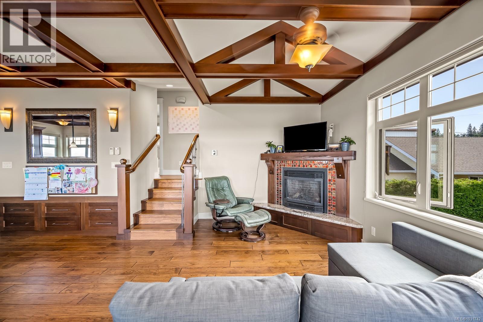 3943-3941 MARINE DR - 85