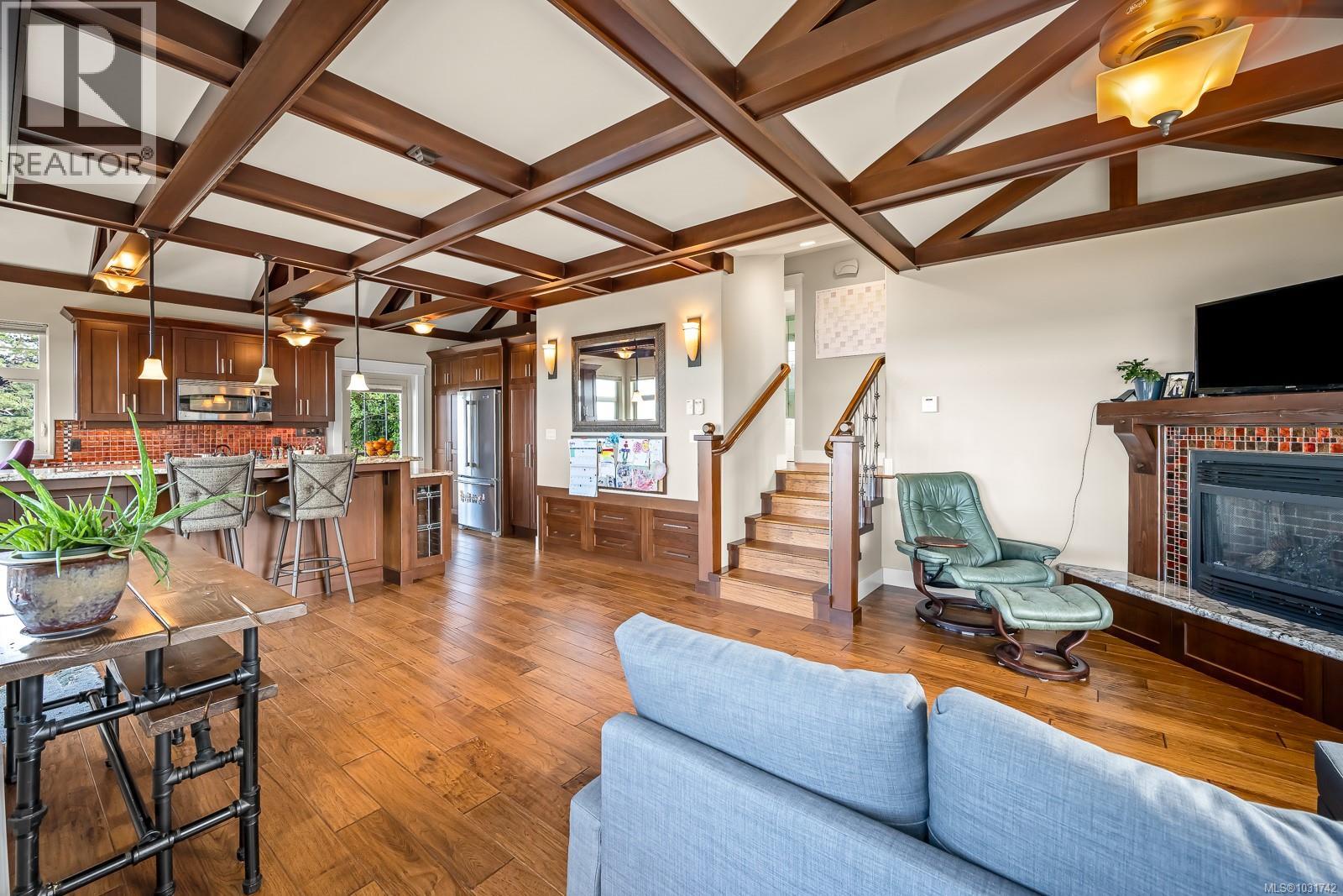 3943-3941 Marine Dr - 86