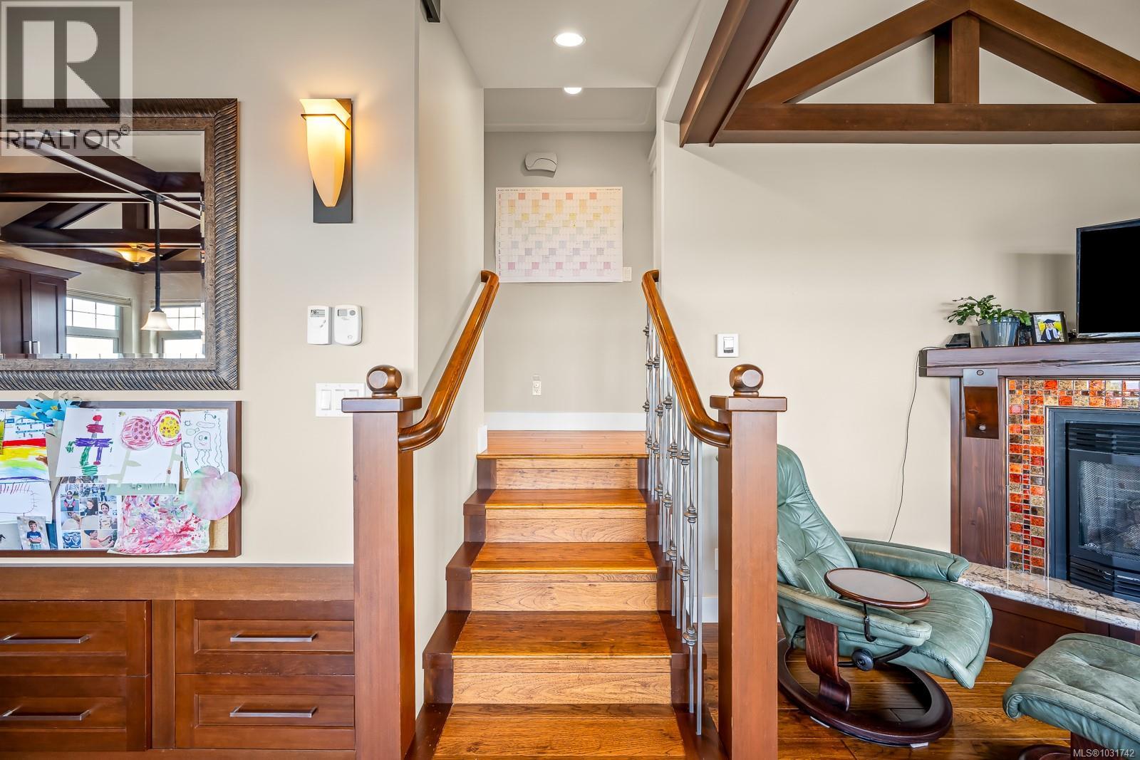 3943-3941 Marine Dr - 87