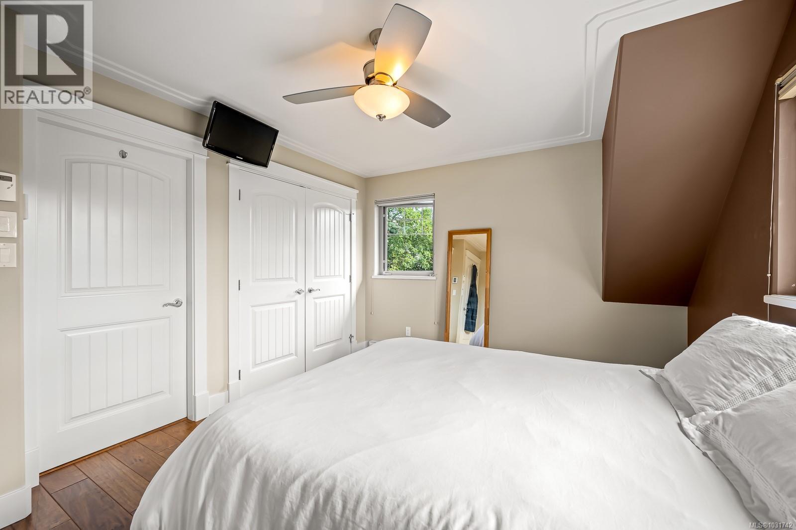 3943-3941 Marine Dr - 89
