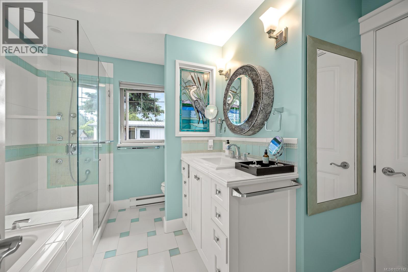 3943-3941 Marine Dr - 90