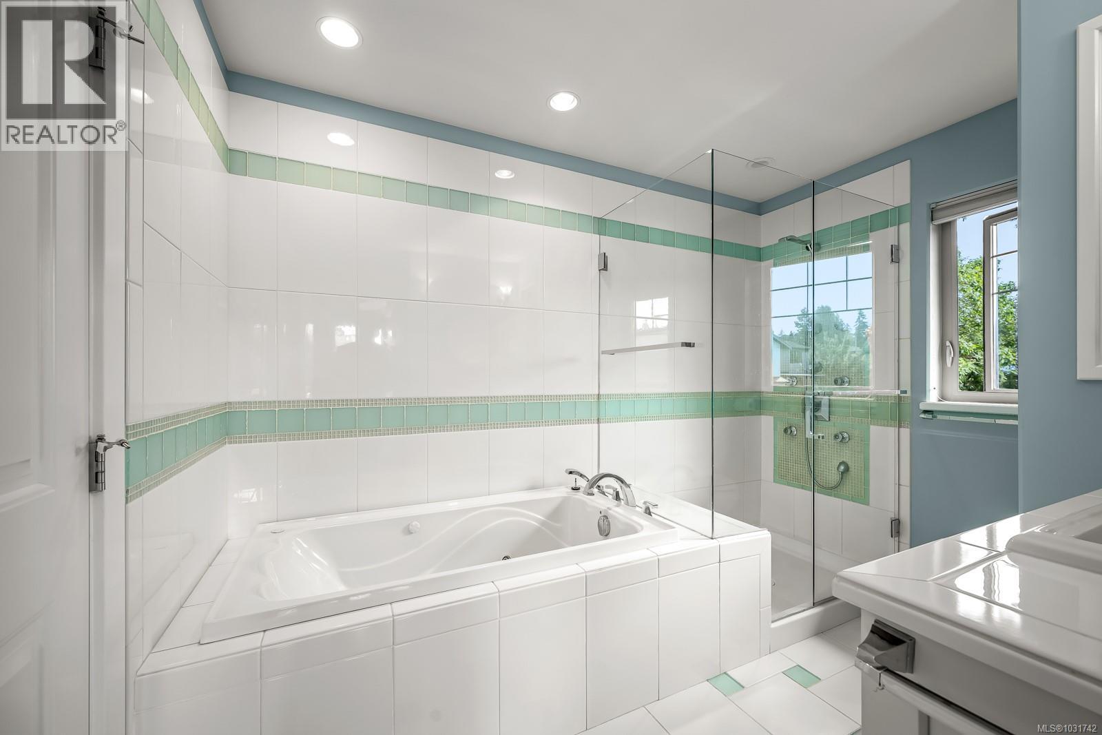 3943-3941 Marine Dr - 91