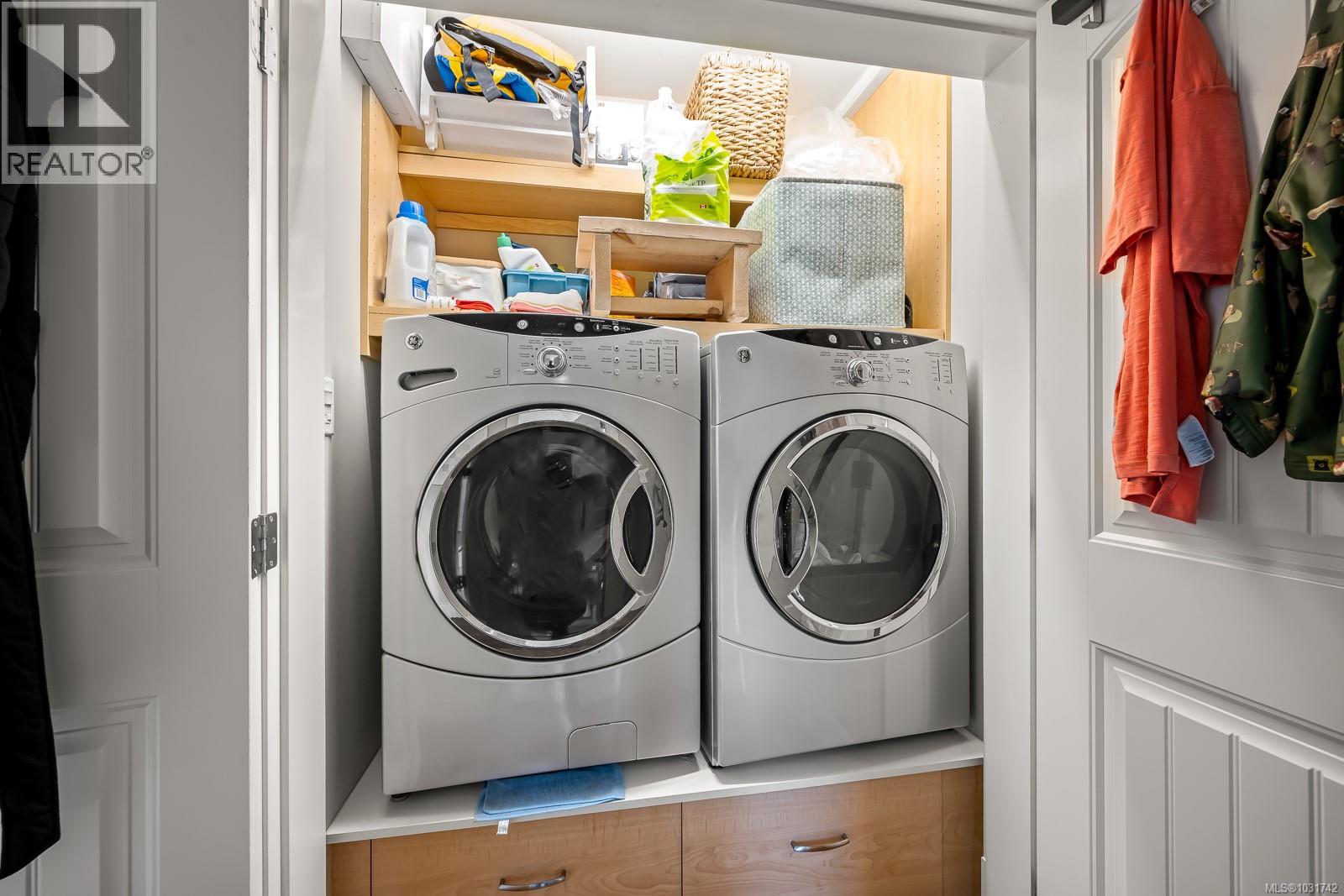 3943-3941 MARINE DR - 93