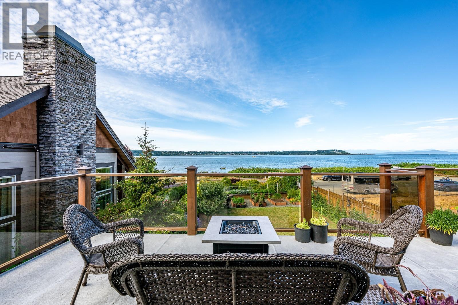 3943-3941 Marine Dr - 95