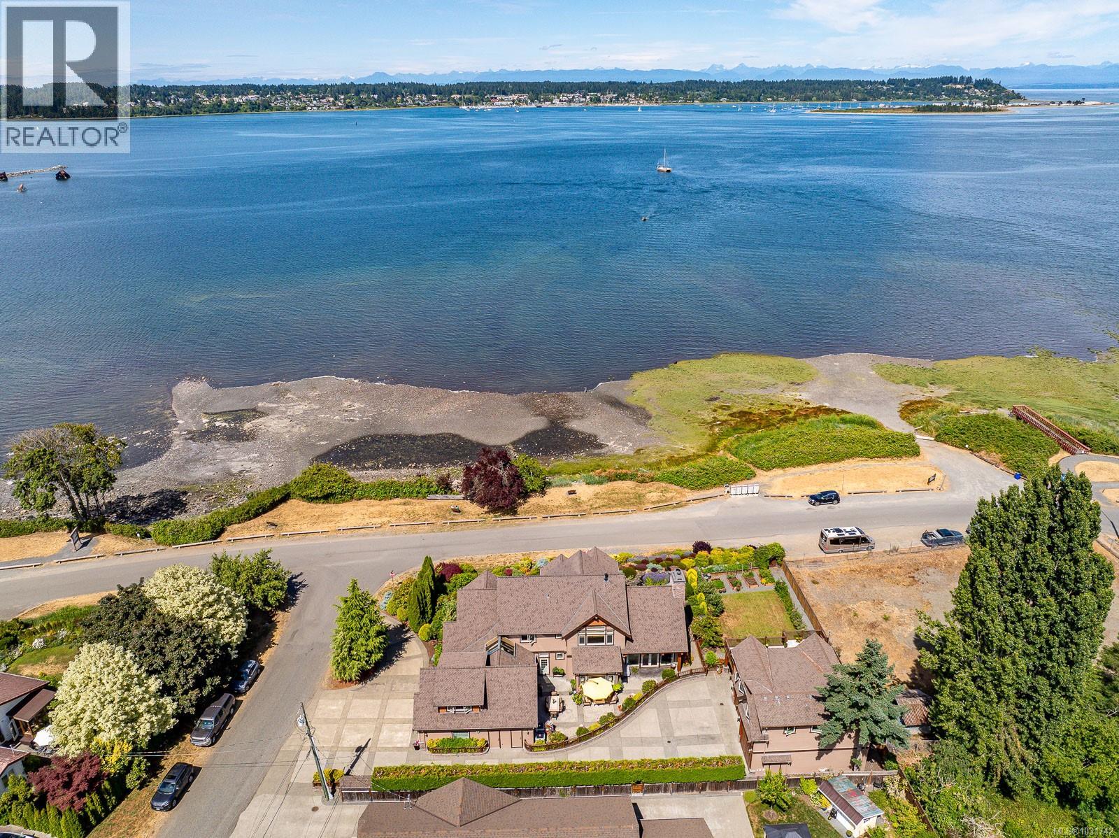 3943-3941 Marine Dr - 98