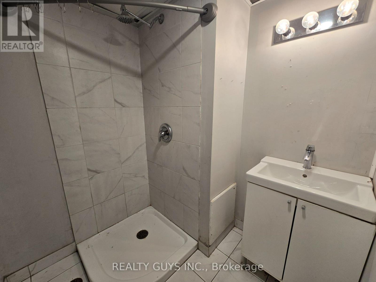 Lower level 3pc bathroom