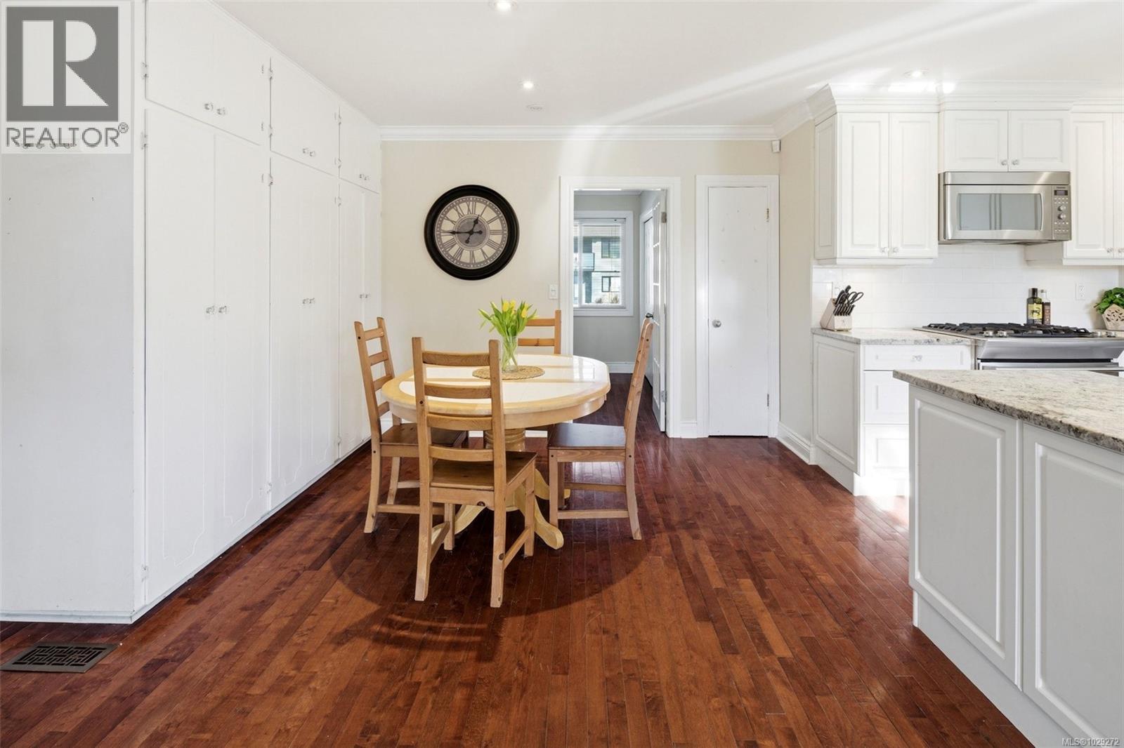 4104 Longview Dr, Saanich