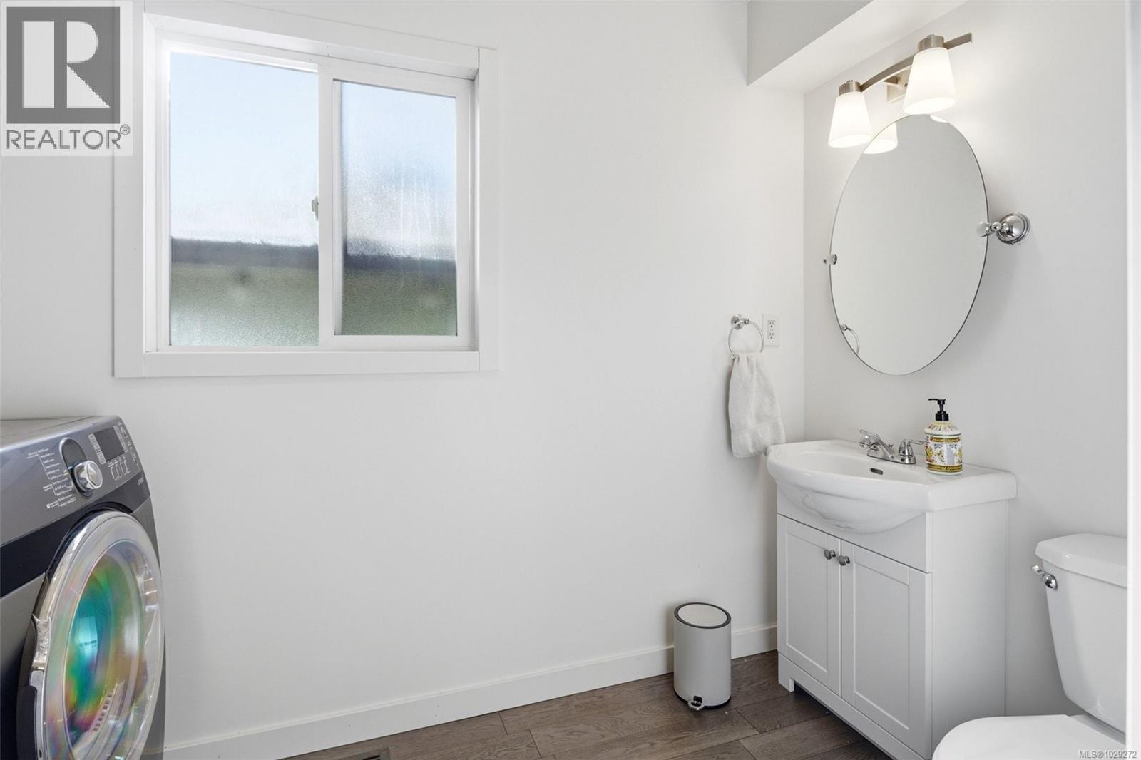 4104 Longview Dr, Saanich