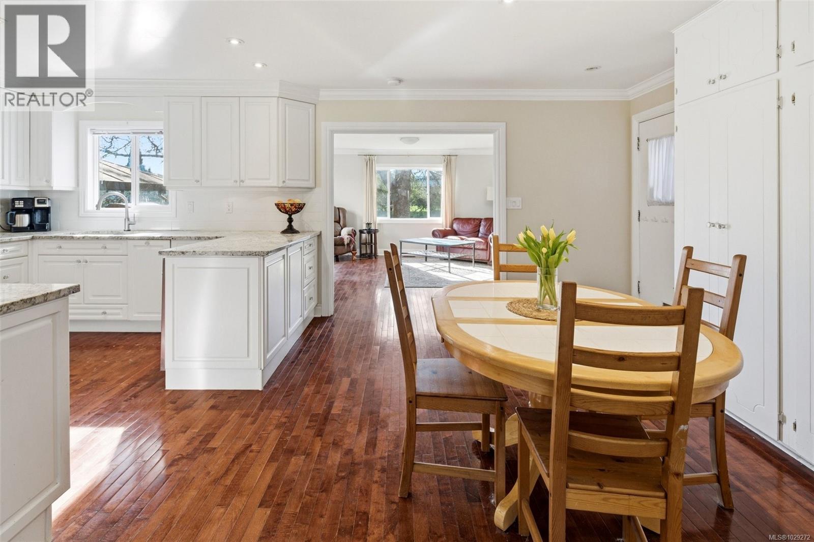 4104 Longview Dr, Saanich