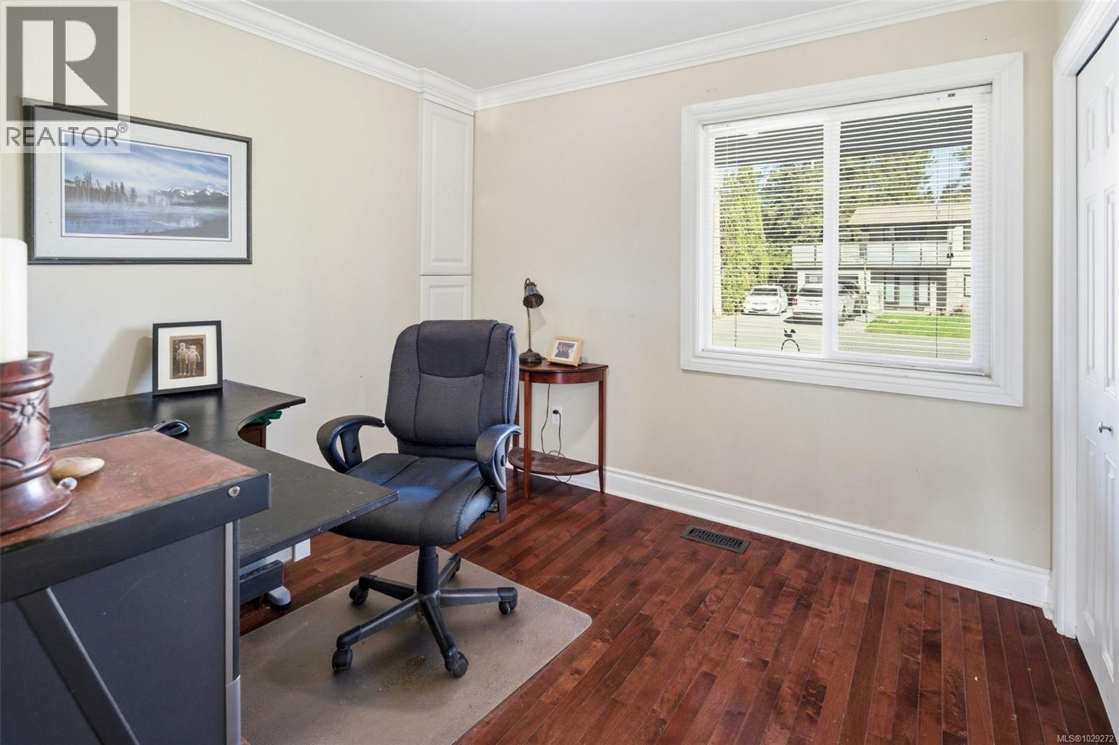 4104 Longview Dr, Saanich