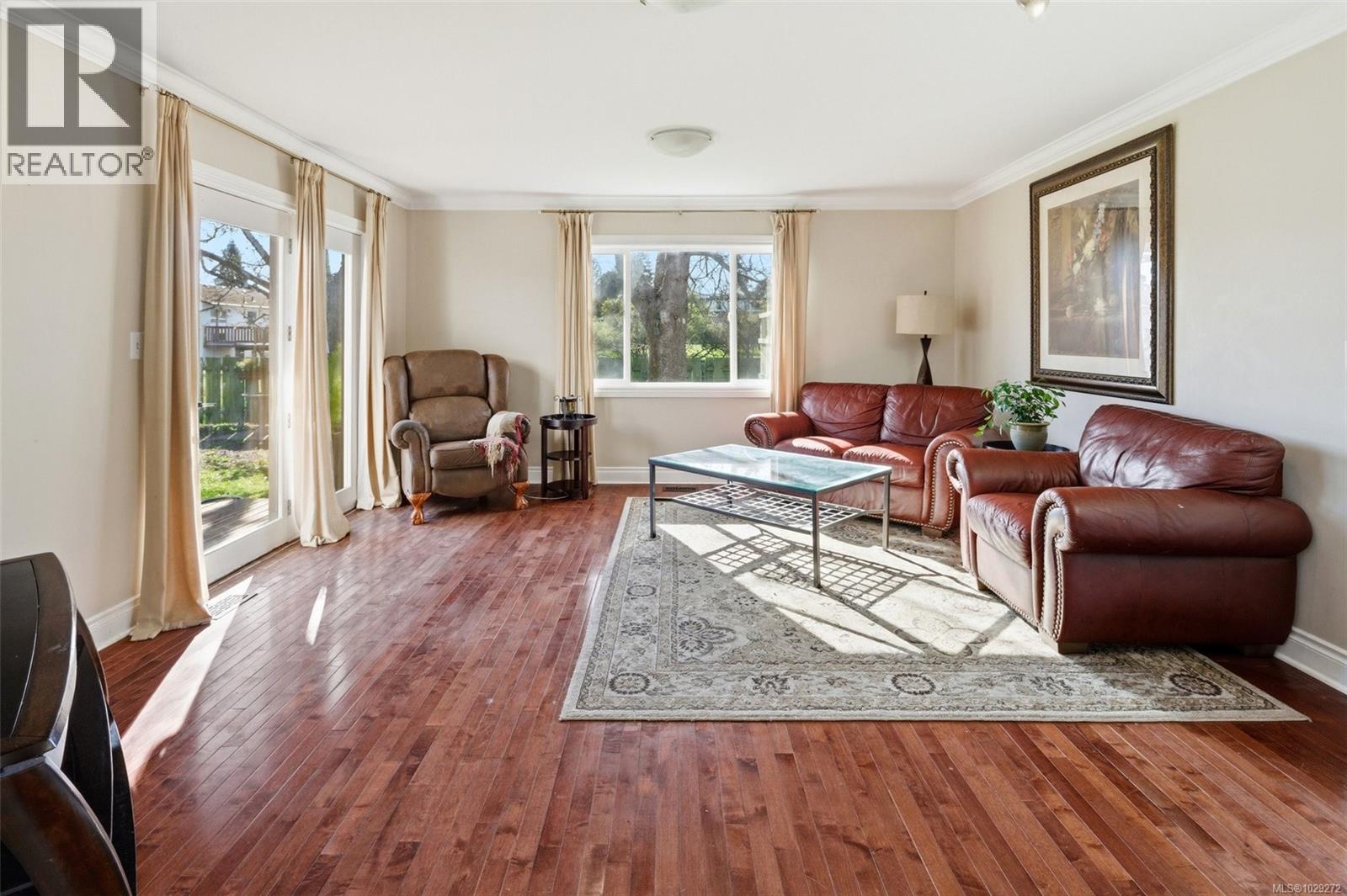 4104 Longview Dr, Saanich