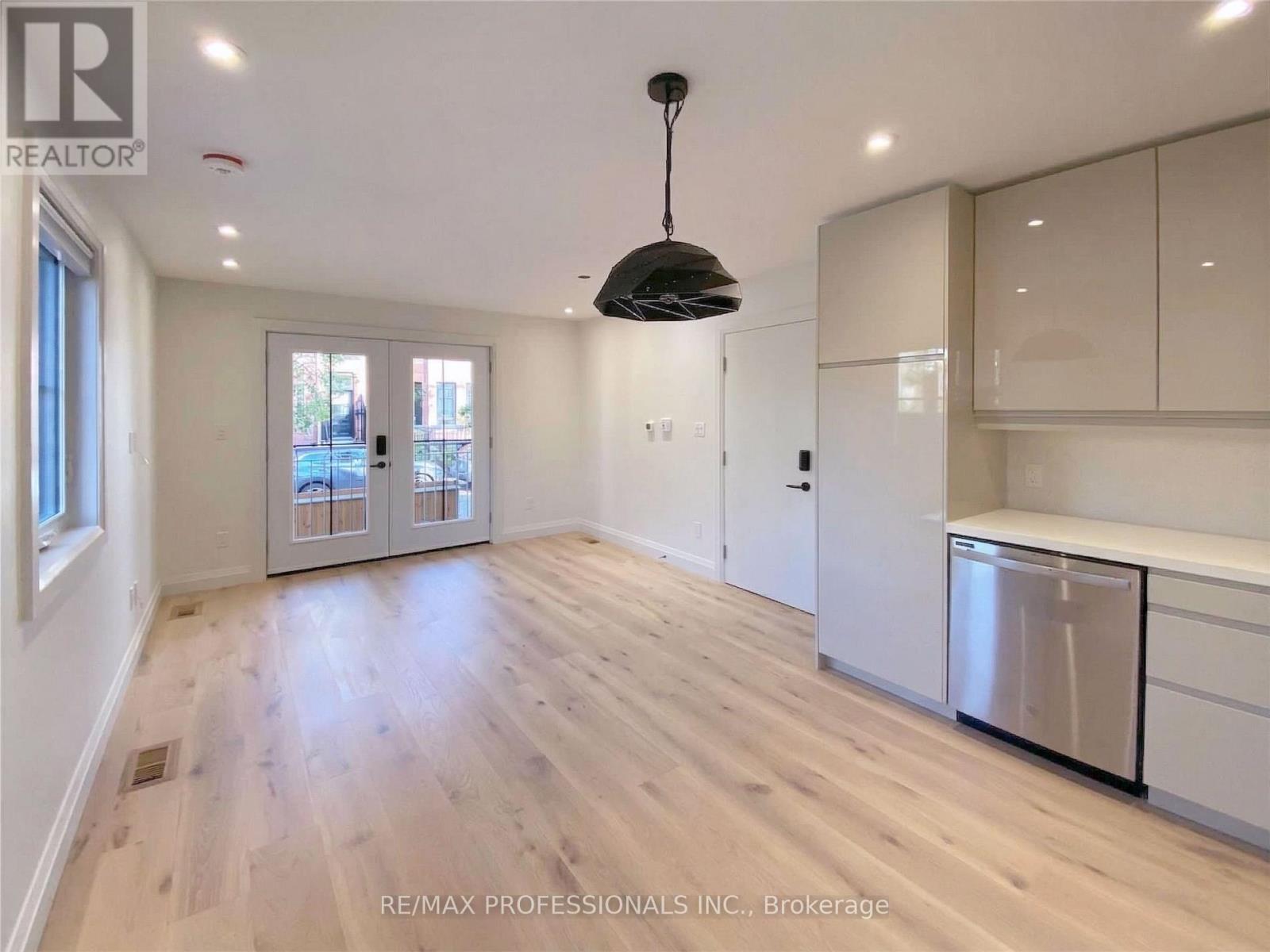 41 ROLYAT STREET - 11