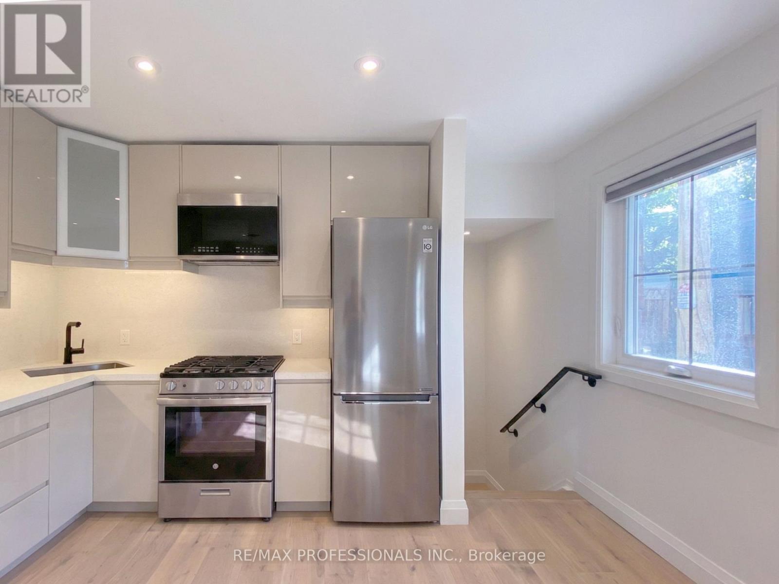 41 ROLYAT STREET - 12