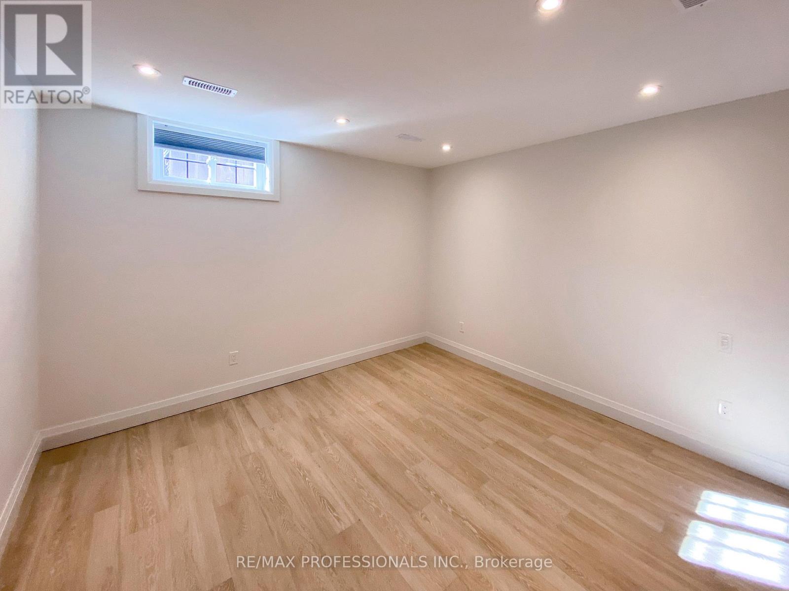 41 ROLYAT STREET - 13