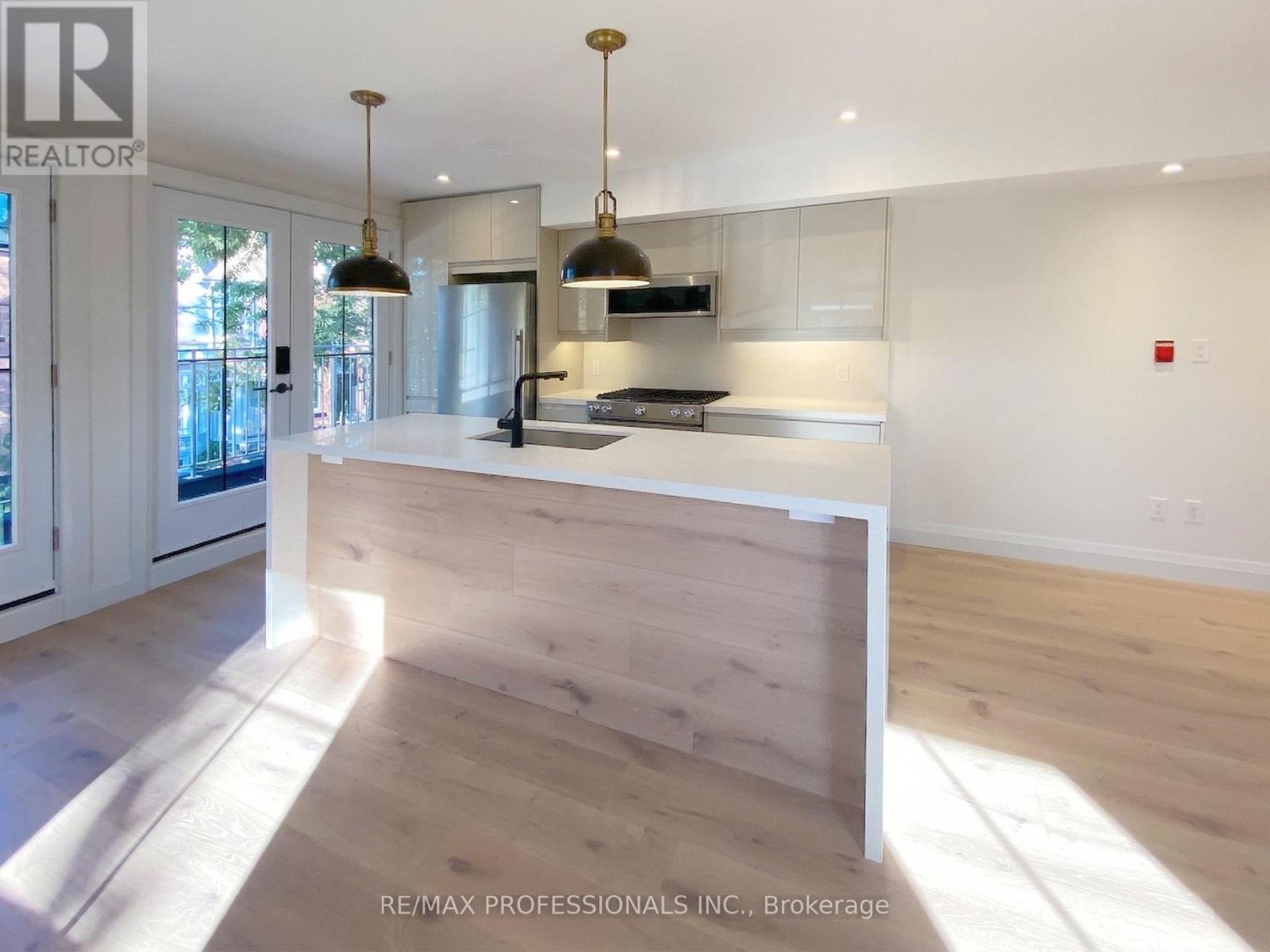 41 ROLYAT STREET - 18