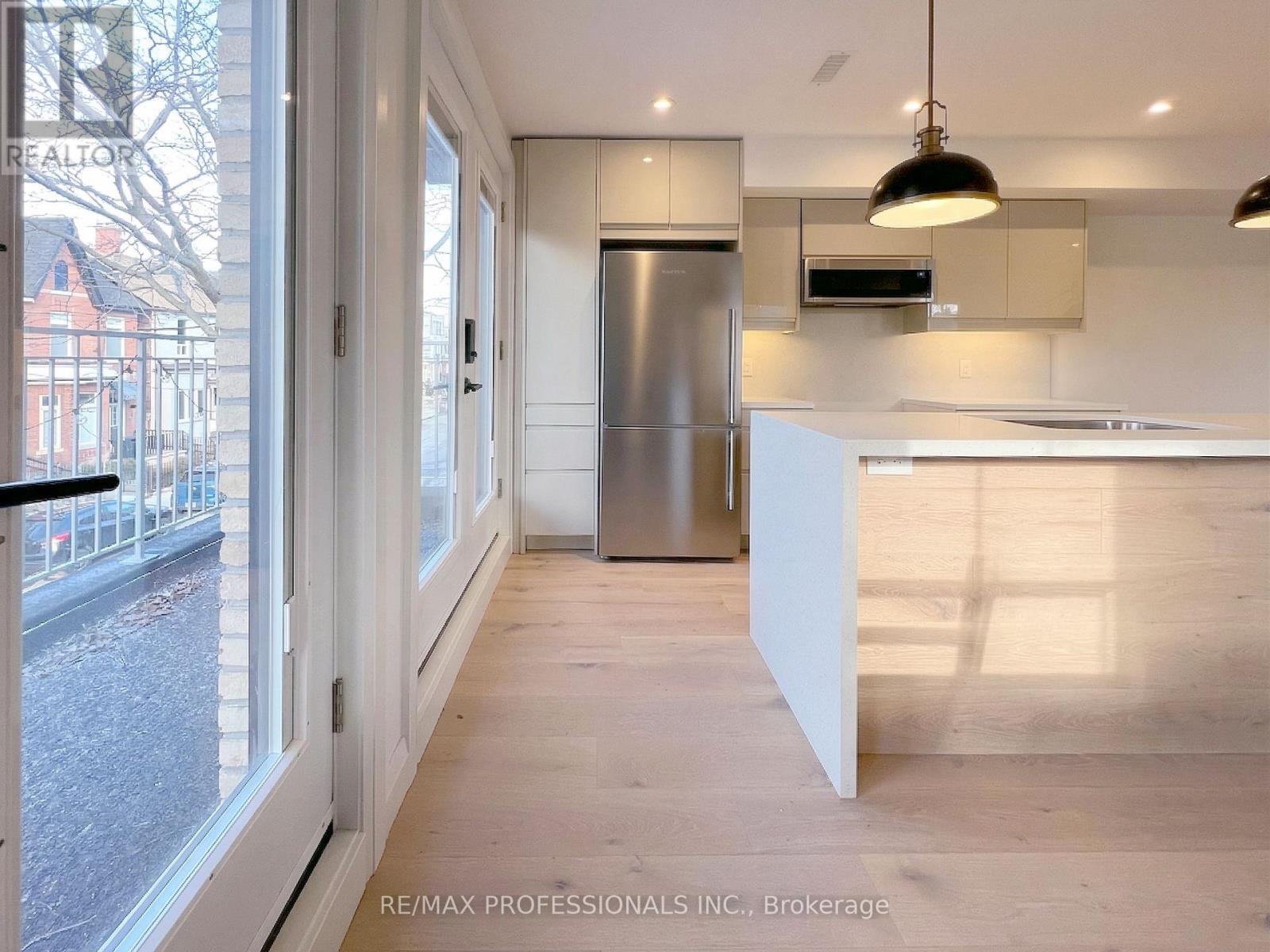 41 ROLYAT STREET - 20