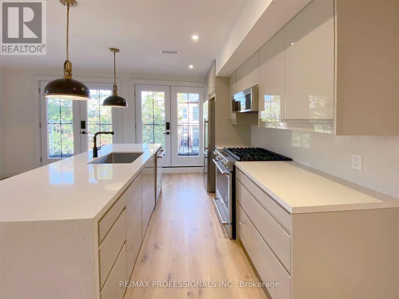 41 ROLYAT STREET - 22