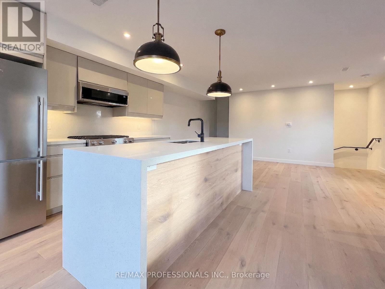 41 ROLYAT STREET - 23