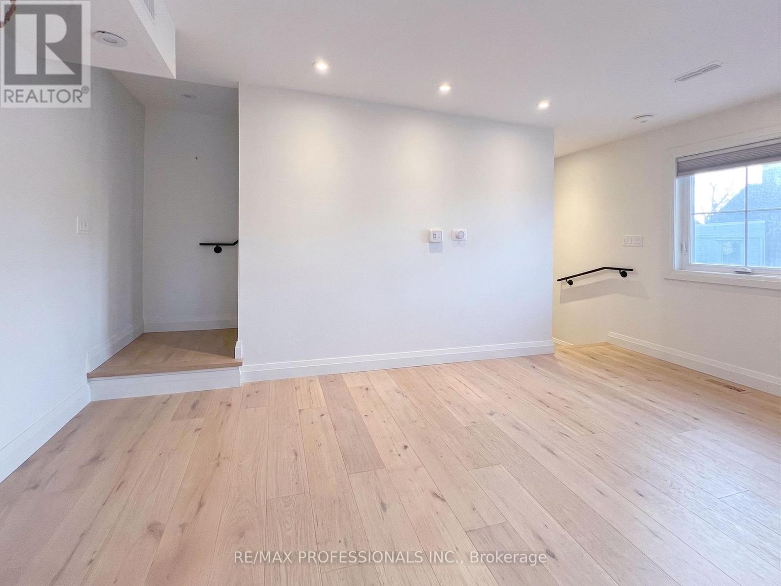 41 ROLYAT STREET - 25